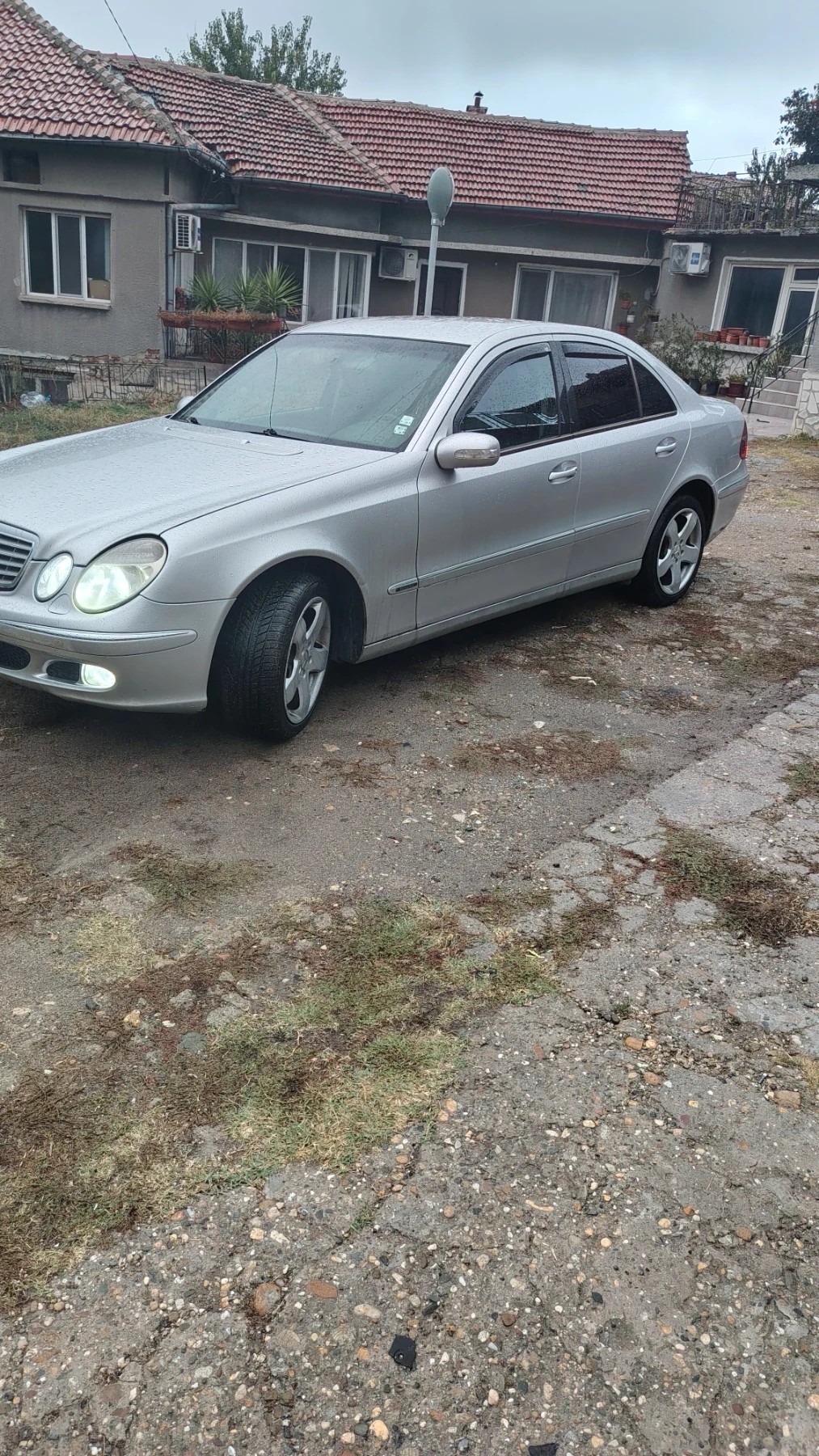 Mercedes-Benz E 270 2.7 177k, снимка 2 - Автомобили и джипове - 56535174