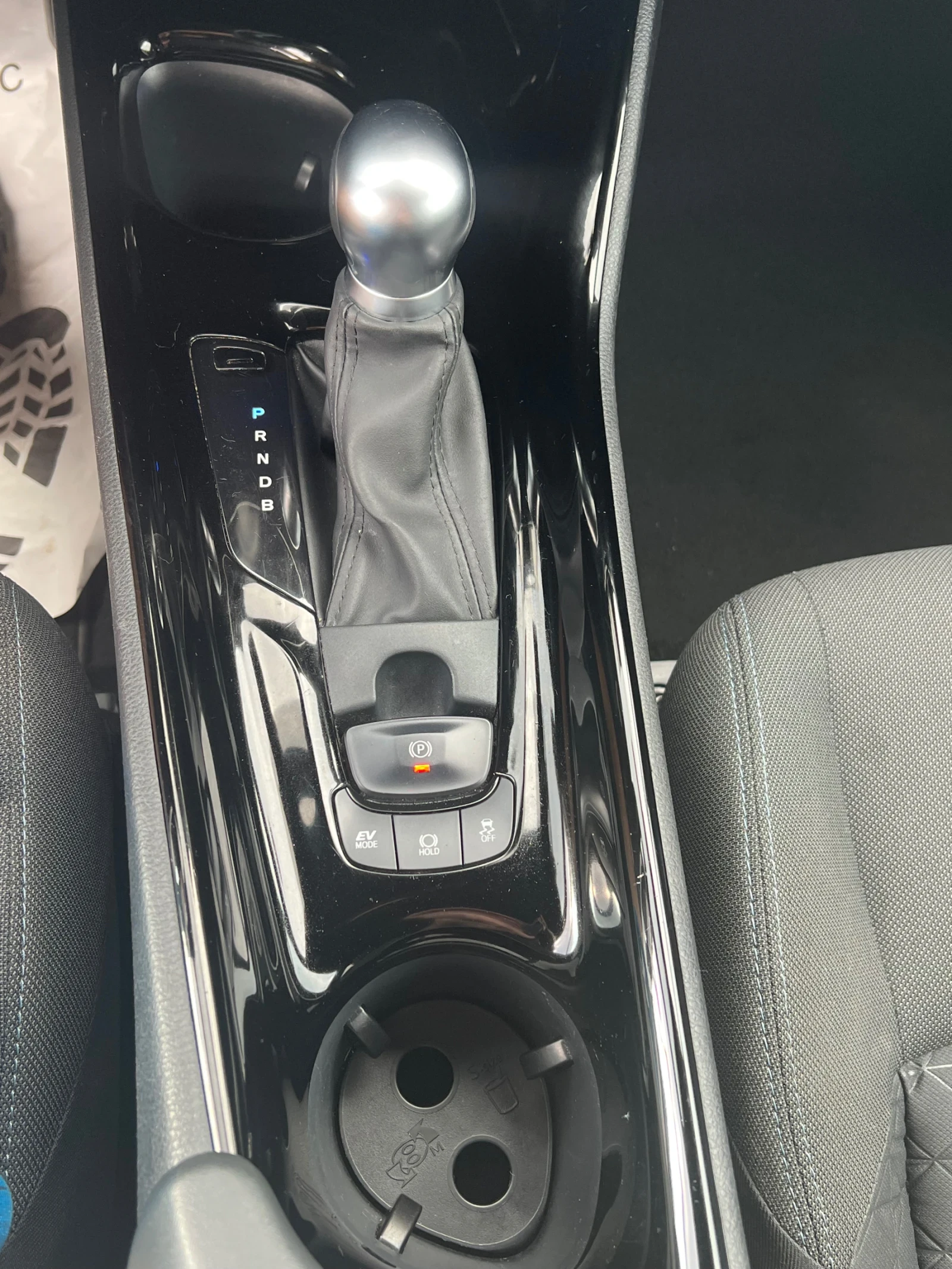 Toyota C-HR 1.8 HYBRID , снимка 12 - Автомобили и джипове - 55652120