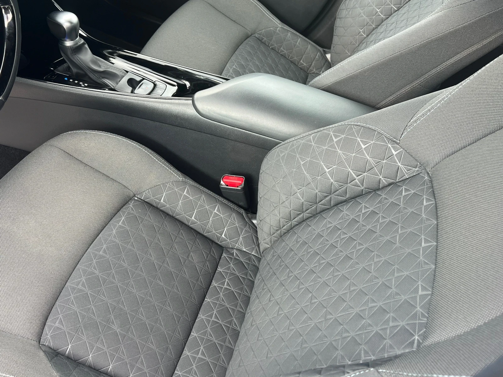 Toyota C-HR 1.8 HYBRID , снимка 14 - Автомобили и джипове - 55652120