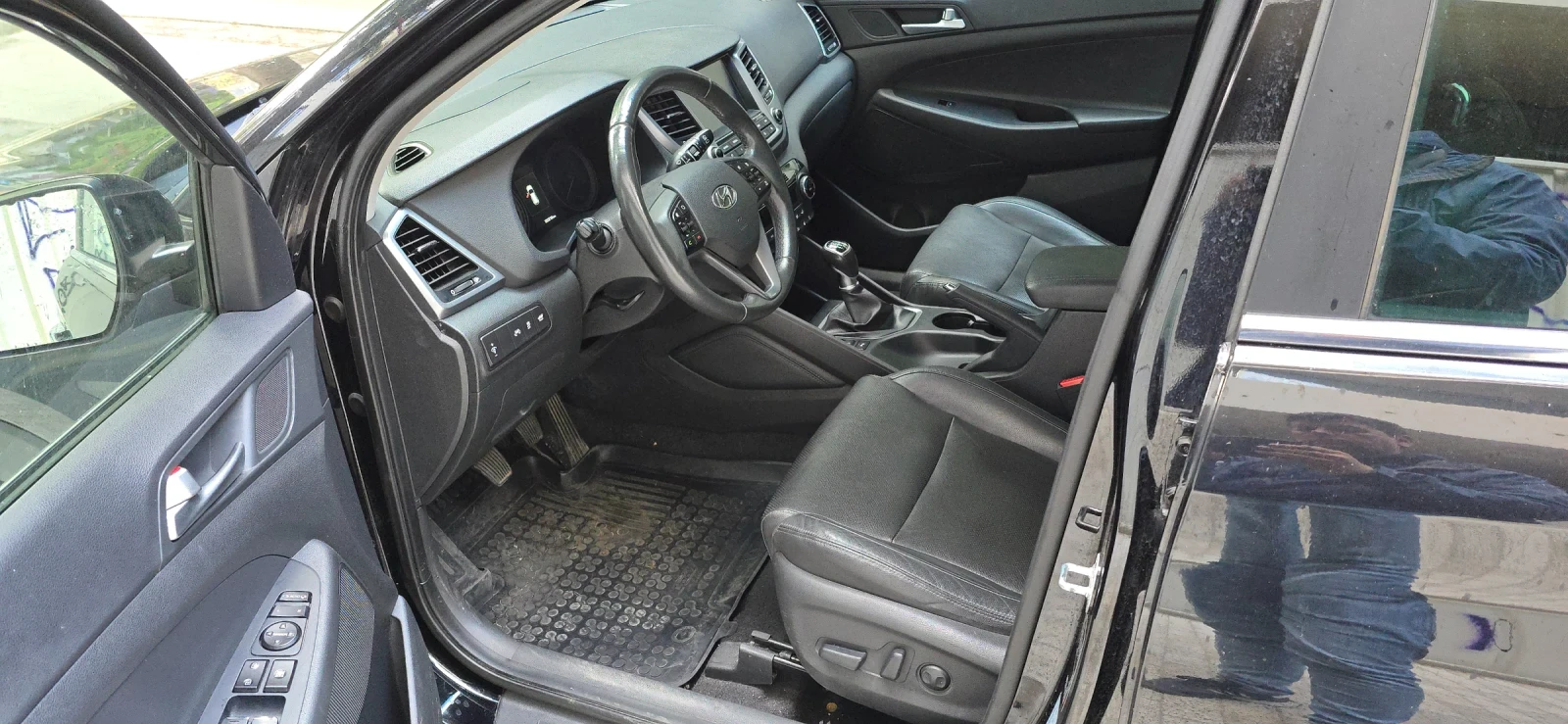 Hyundai Tucson 2.0 D 4x4 Панорама, обдухване,  185 к.с., снимка 10 - Автомобили и джипове - 55680960