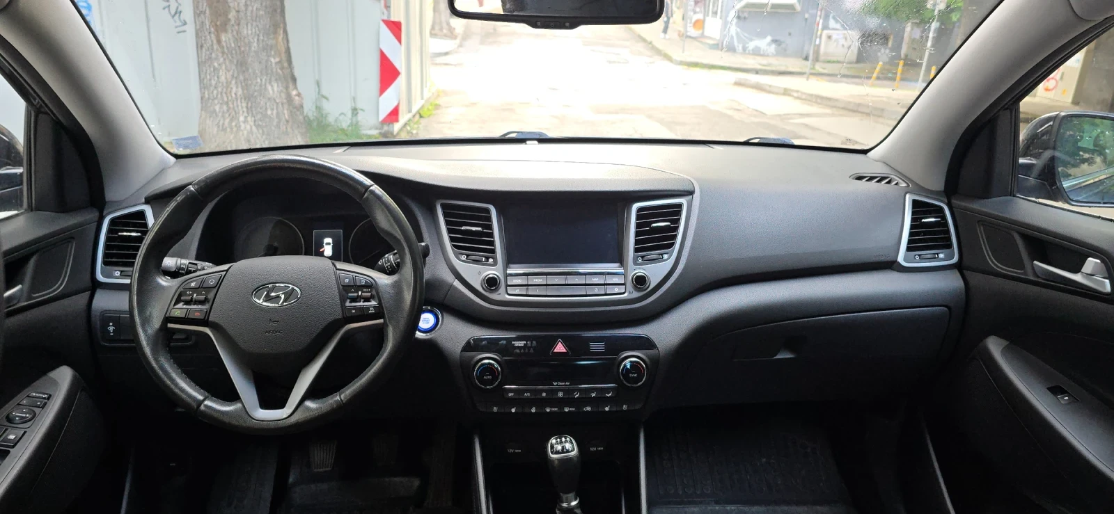 Hyundai Tucson 2.0 D 4x4 Панорама, обдухване,  185 к.с., снимка 9 - Автомобили и джипове - 55680960