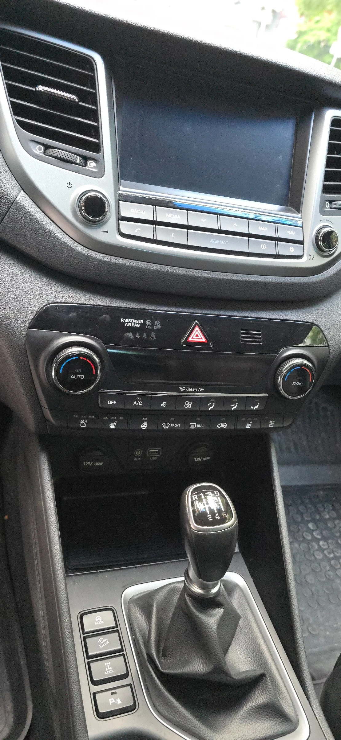 Hyundai Tucson 2.0 D 4x4 Панорама, обдухване,  185 к.с., снимка 11 - Автомобили и джипове - 55680960