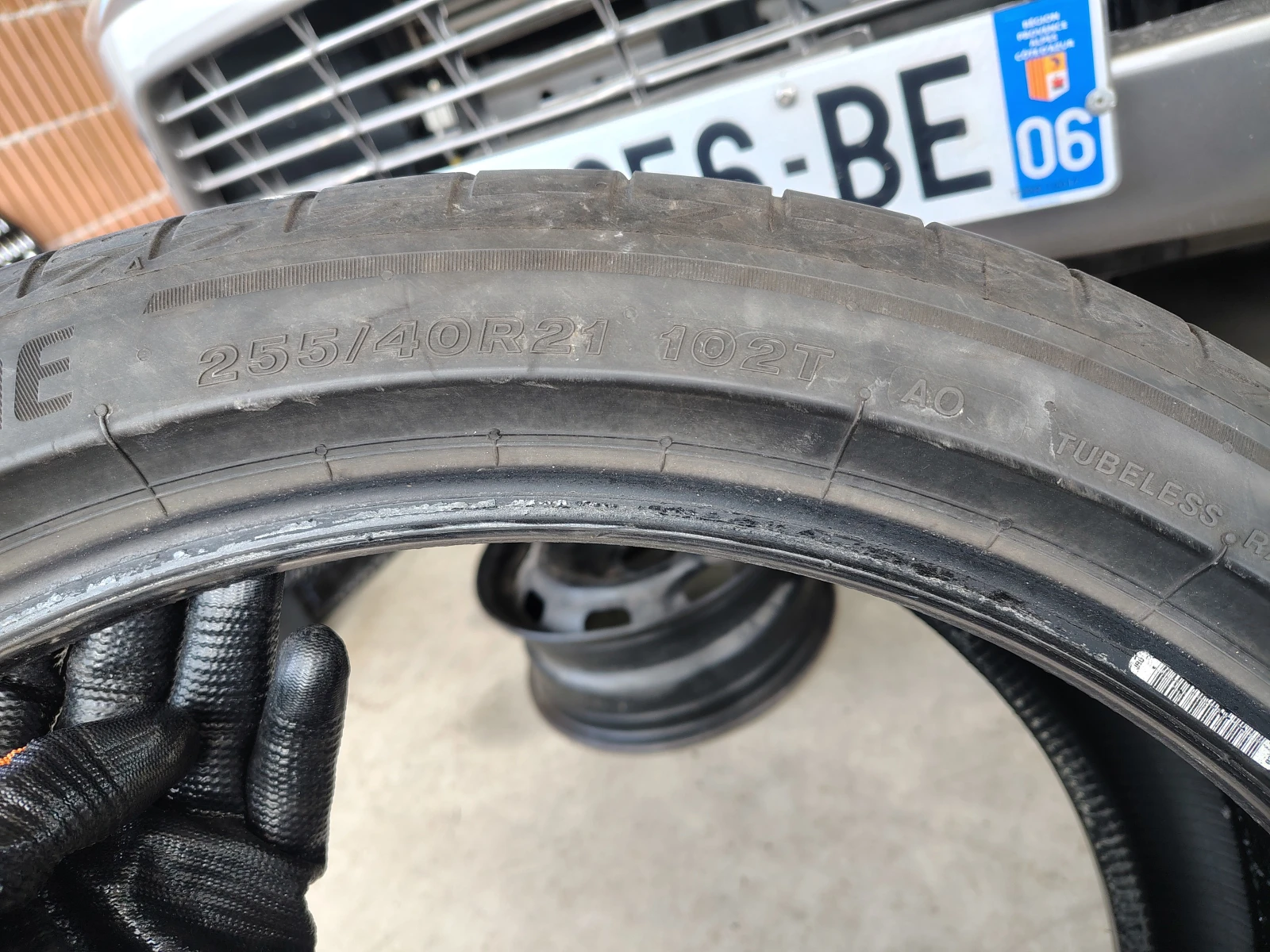 Гуми Летни 255/40R21, снимка 5 - Гуми и джанти - 55842077