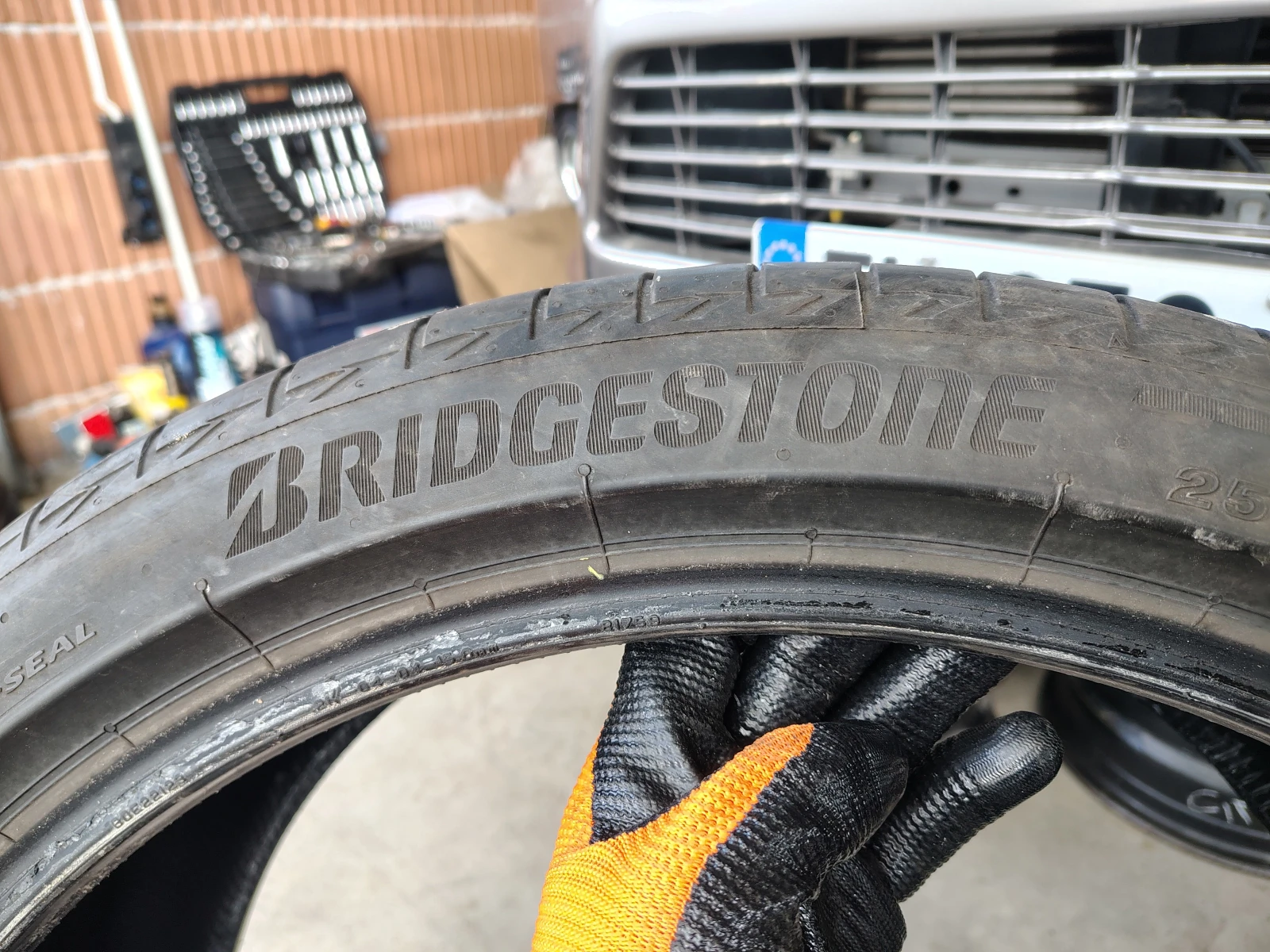 Гуми Летни 255/40R21, снимка 4 - Гуми и джанти - 55842077
