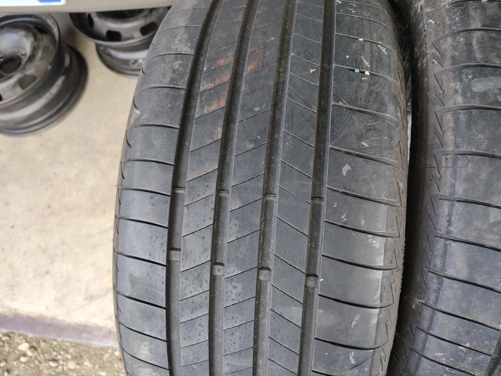 Гуми Летни 255/40R21, снимка 2 - Гуми и джанти - 55842077