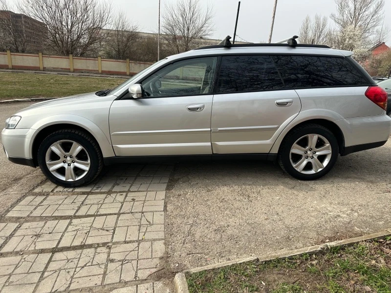 Subaru Outback 3.0-H6-ЕДИН СОБСТВЕНИК-FULL SERVICE, снимка 2 - Автомобили и джипове - 44532376