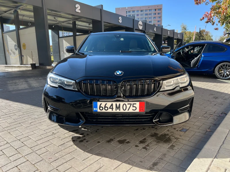 BMW 330 i xDrive / Sport Line / LED, снимка 2 - Автомобили и джипове - 47745247