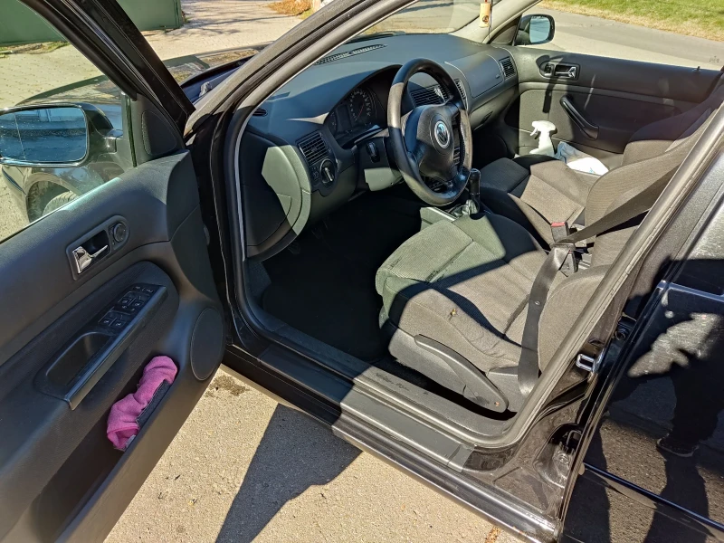 VW Golf 1.8T, снимка 7 - Автомобили и джипове - 48113191