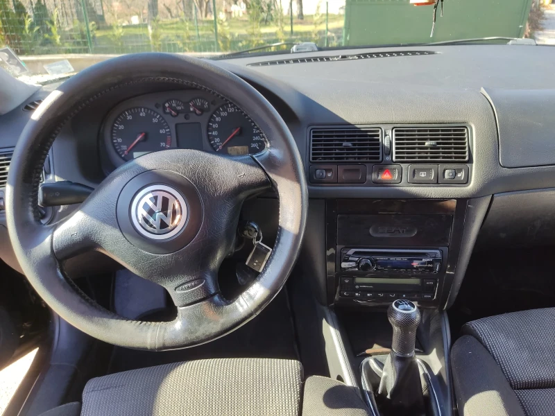 VW Golf 1.8T, снимка 6 - Автомобили и джипове - 48113191