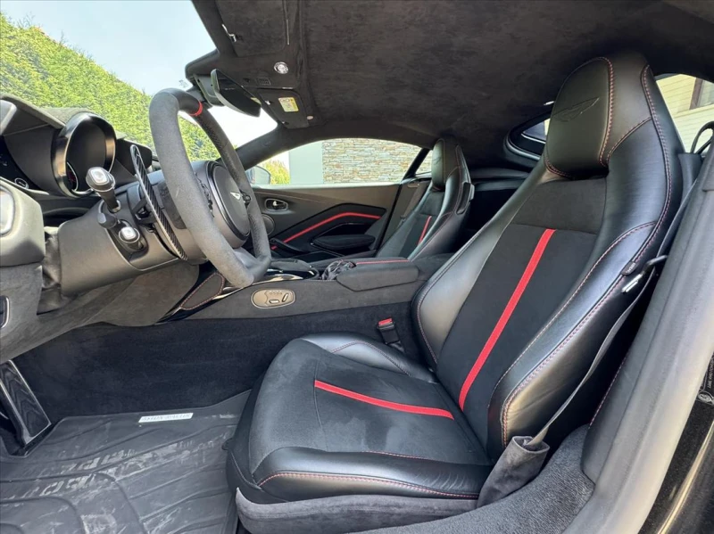 Aston Martin V8 Vantage F1 Edition, снимка 9 - Автомобили и джипове - 51876086