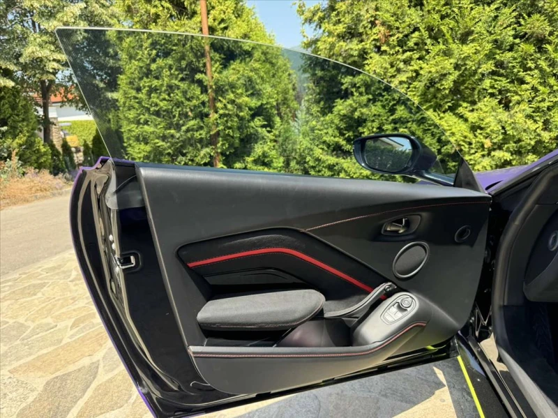 Aston Martin V8 Vantage F1 Edition, снимка 8 - Автомобили и джипове - 51876086