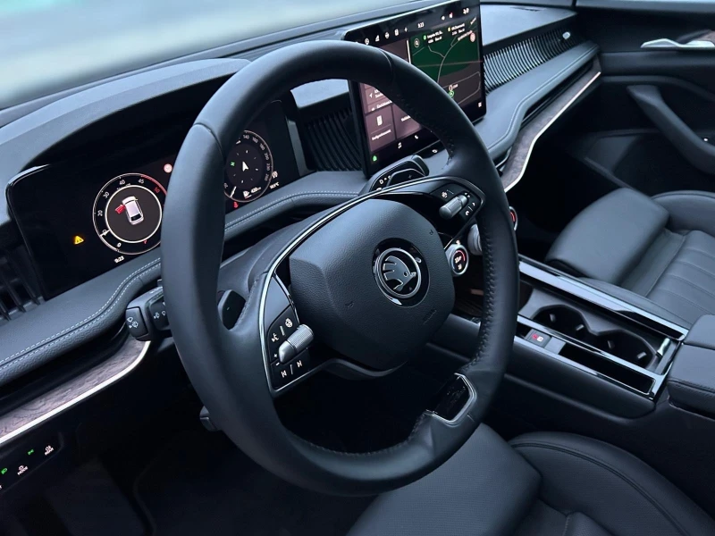 Skoda Superb 2.0 TDI L&K COMBI DSG CANTON MATRIX, снимка 8 - Автомобили и джипове - 52683534