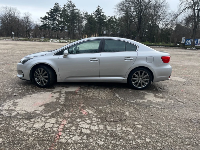 Toyota Avensis 1.8 Executive Touring, снимка 2 - Автомобили и джипове - 53596507