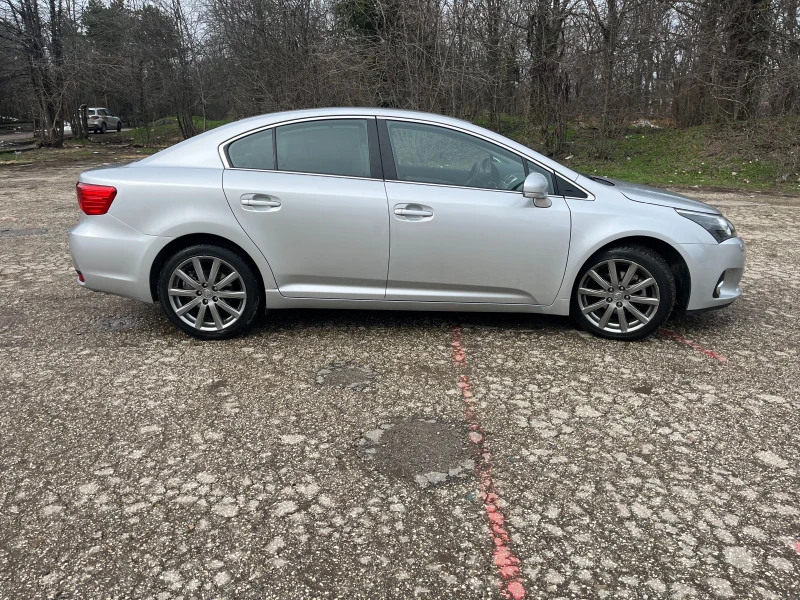 Toyota Avensis 1.8 Executive Touring, снимка 6 - Автомобили и джипове - 53596507