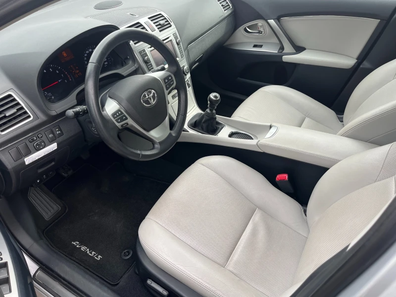 Toyota Avensis 1.8 Executive Touring, снимка 8 - Автомобили и джипове - 53596507