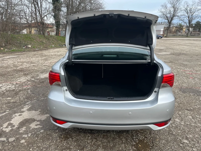 Toyota Avensis 1.8 Executive Touring, снимка 13 - Автомобили и джипове - 53596507
