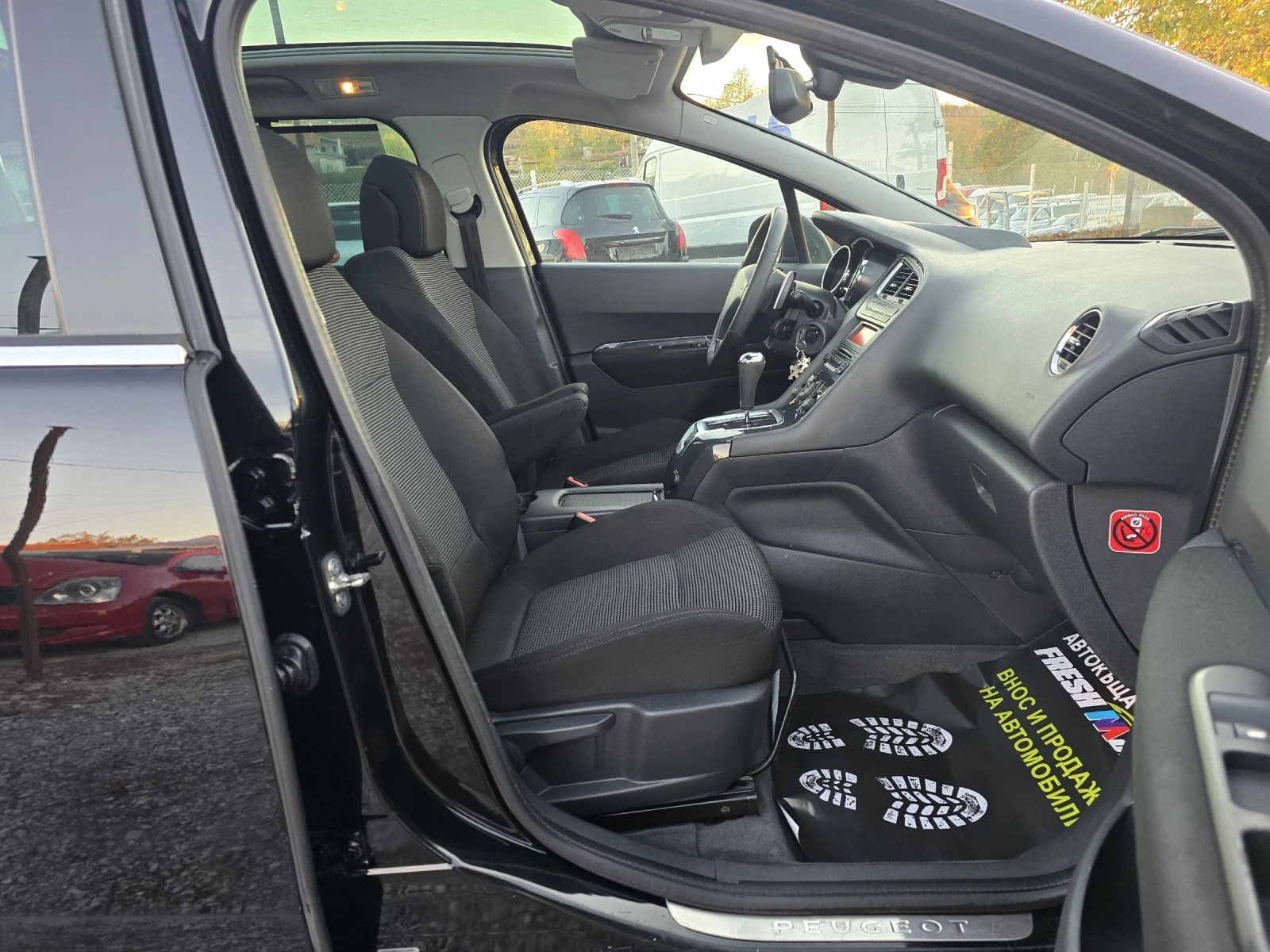Peugeot 5008 1.6 HDI 110 К.С. АВТОМАТ / ХЕД-ЪП / ПАНОРАМА | Mobile.bg — изображение 11