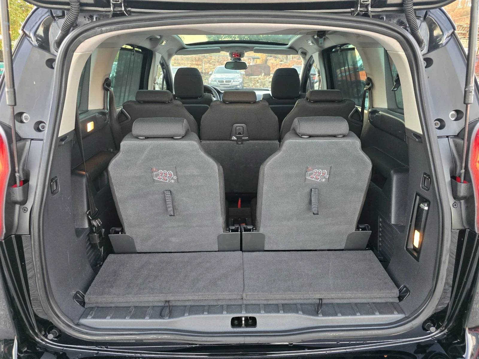 Peugeot 5008 1.6 HDI 110 К.С. АВТОМАТ / ХЕД-ЪП / ПАНОРАМА | Mobile.bg — изображение 16