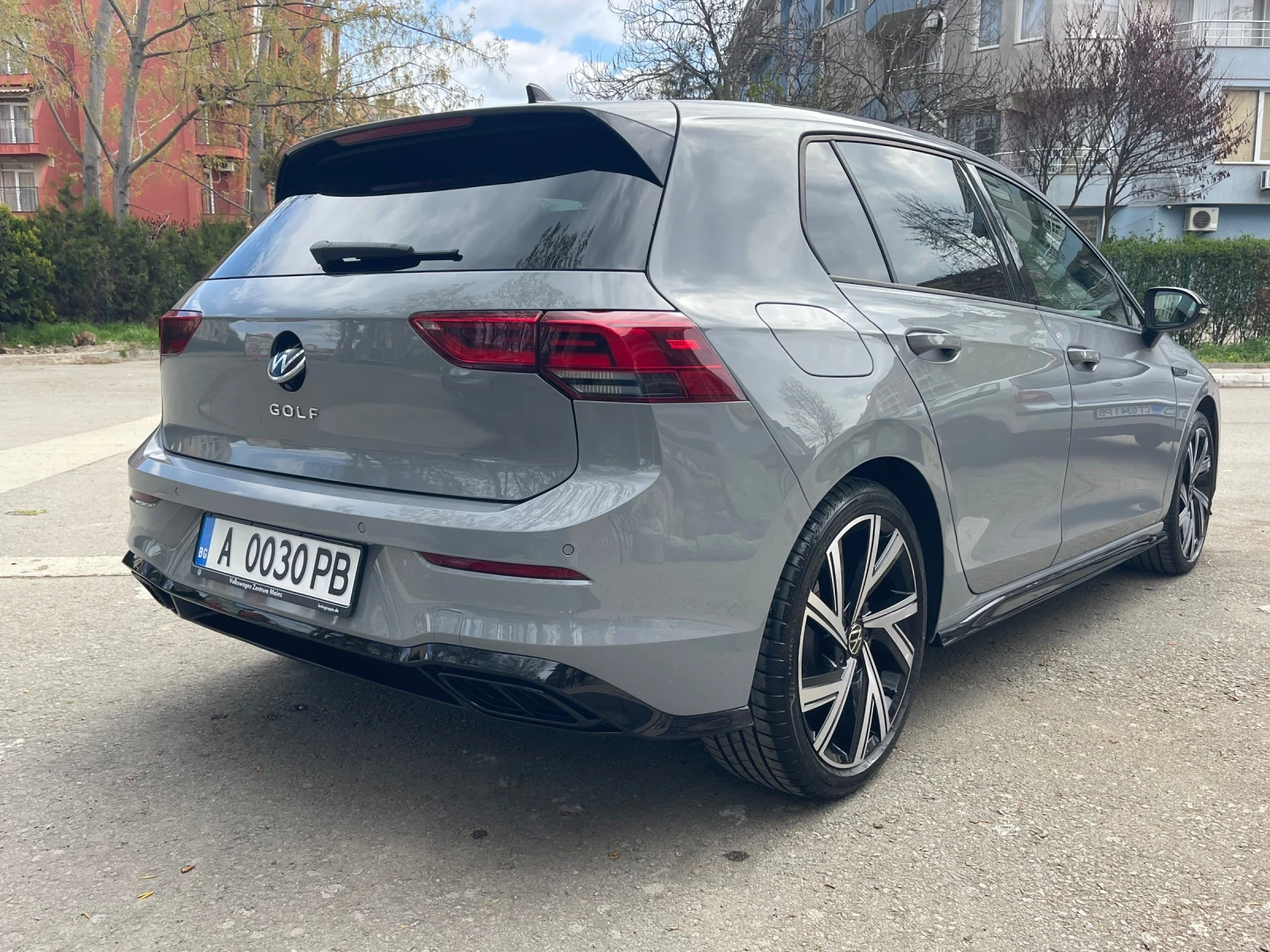 VW Golf R-Line Гаранционен - изображение 2