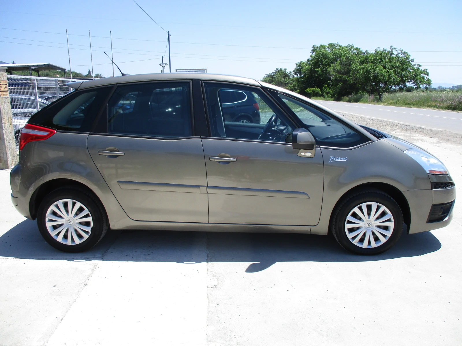 Citroen C4 Picasso 1.6/ДИЗЕЛ/109кс/КАТО НОВА/ - изображение 3