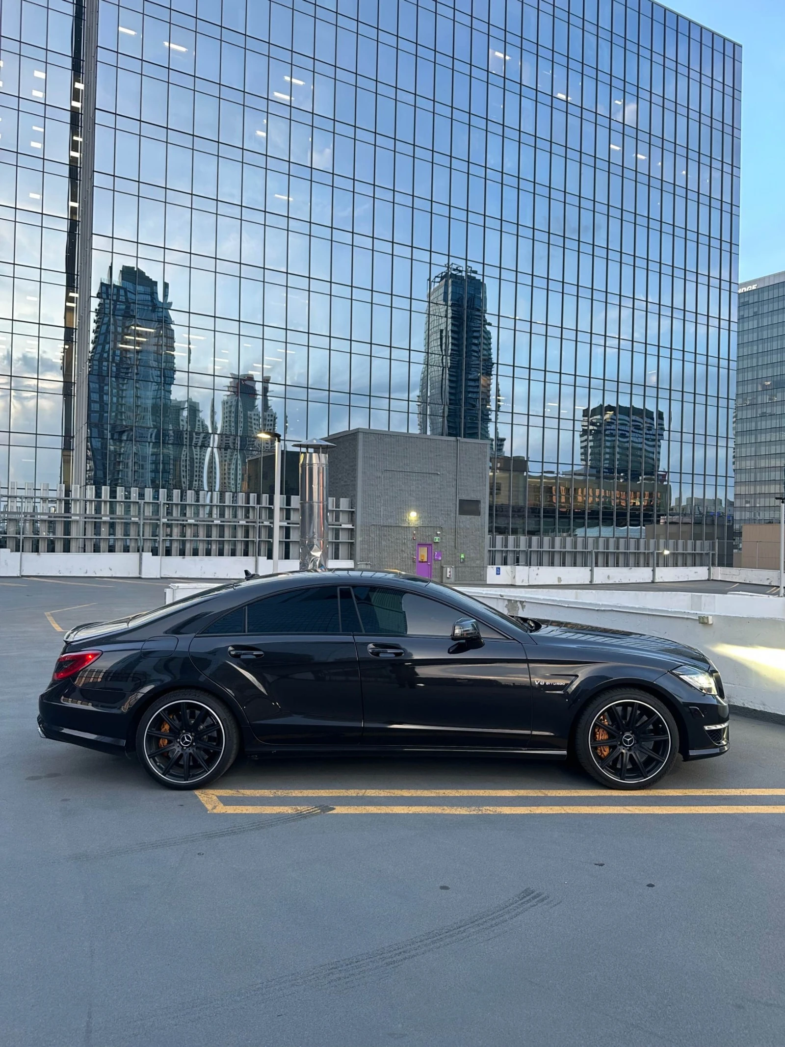 Mercedes-Benz CLS 63 AMG С РЕГИСТРАЦИЯ & АВТО КРЕДИТ, снимка 3 - Автомобили и джипове - 53990335