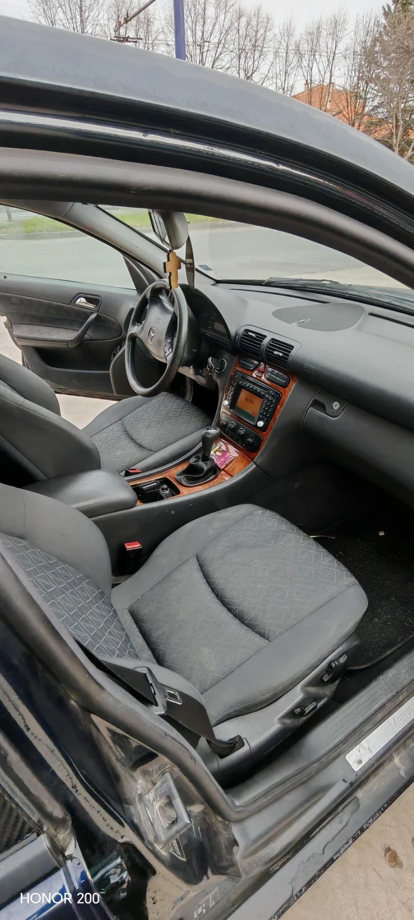 Mercedes-Benz C 180, снимка 6 - Автомобили и джипове - 54403885