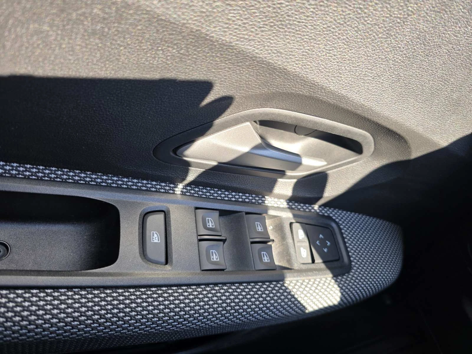 Dacia Jogger 1.6 Hybrid 140 EDC, снимка 12 - Автомобили и джипове - 55124639