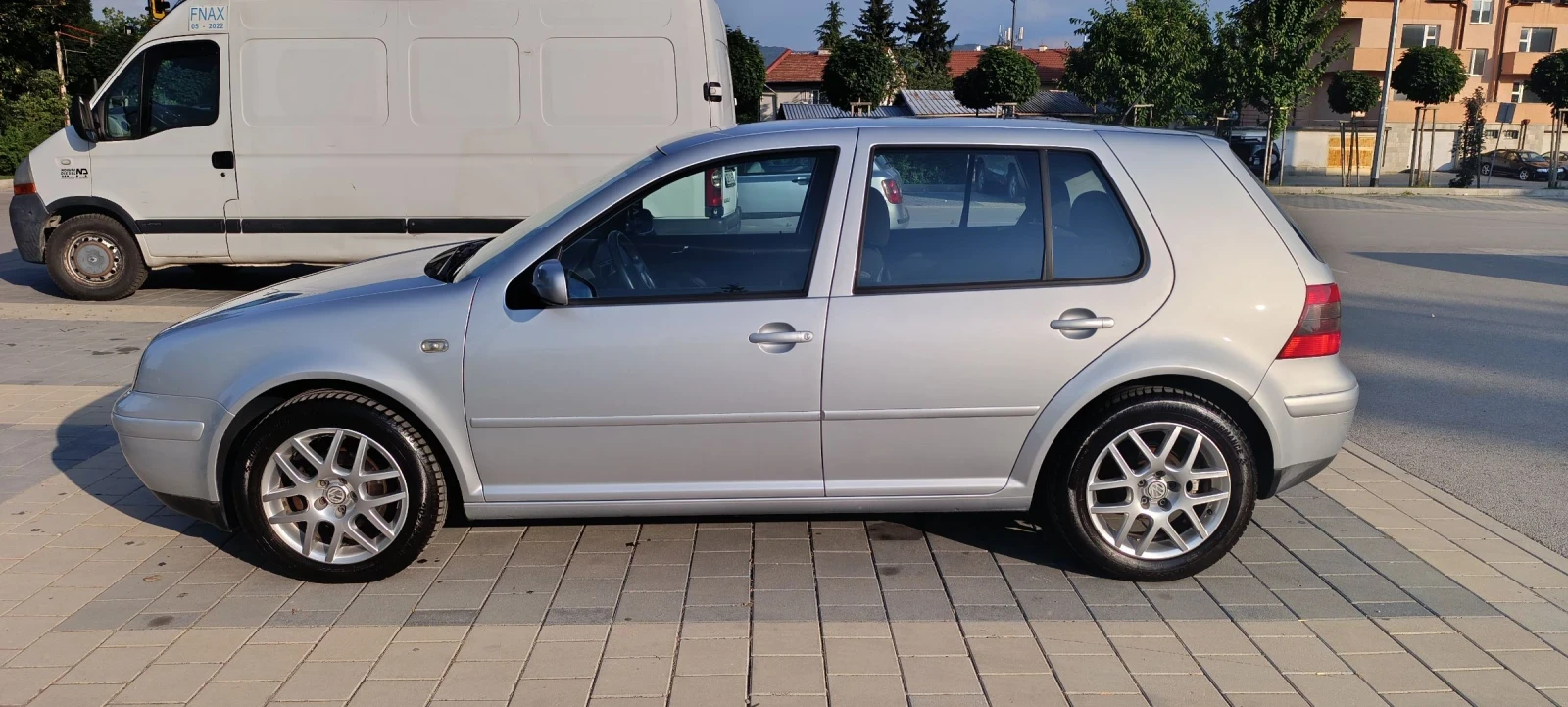 VW Golf 4  * 1.6* 16v, снимка 2 - Автомобили и джипове - 55335821