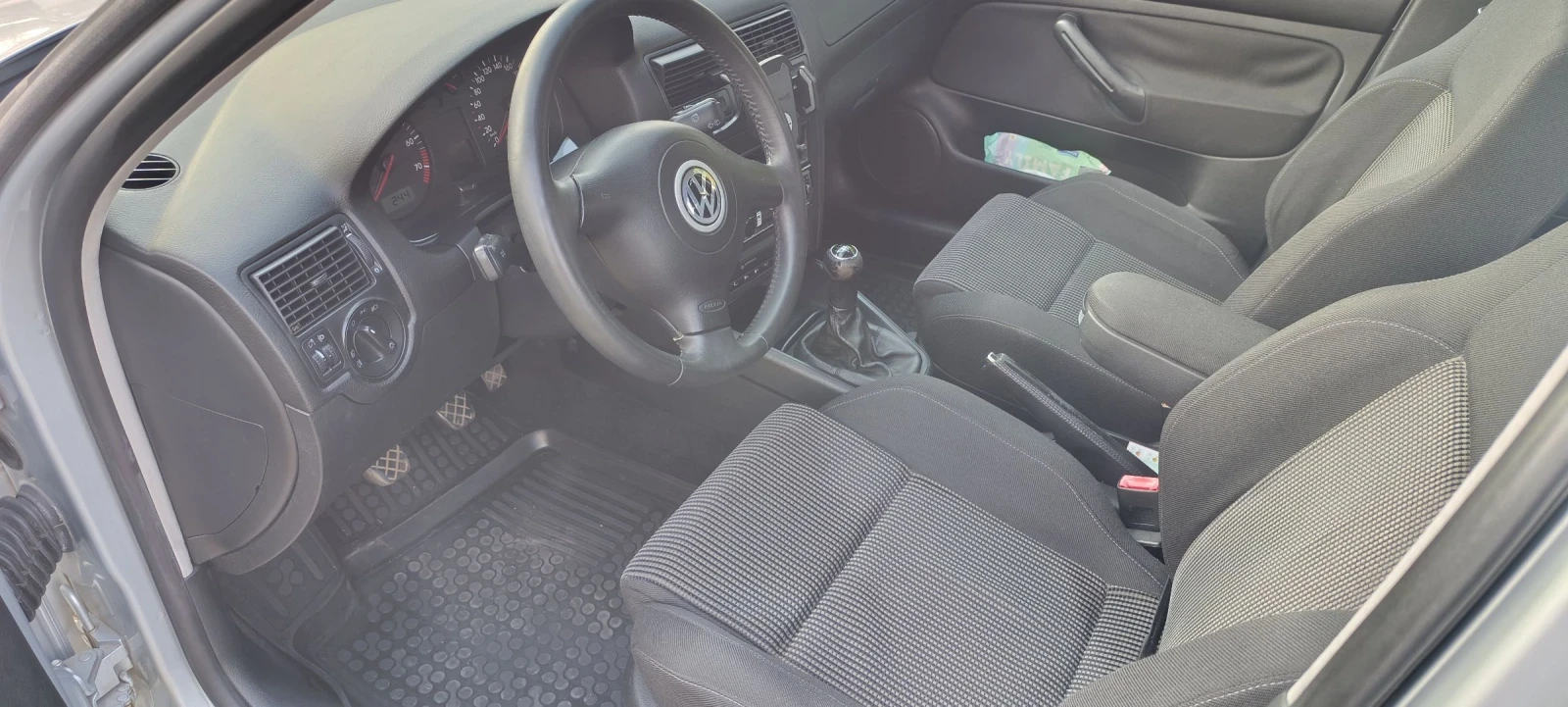 VW Golf 4  * 1.6* 16v, снимка 13 - Автомобили и джипове - 55335821