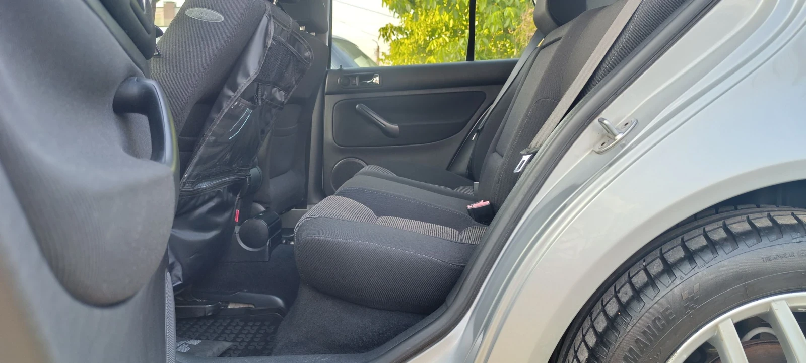 VW Golf 4  * 1.6* 16v, снимка 17 - Автомобили и джипове - 55335821