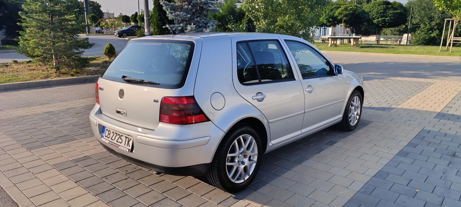 VW Golf 4  * 1.6* 16v, снимка 4 - Автомобили и джипове - 55335821