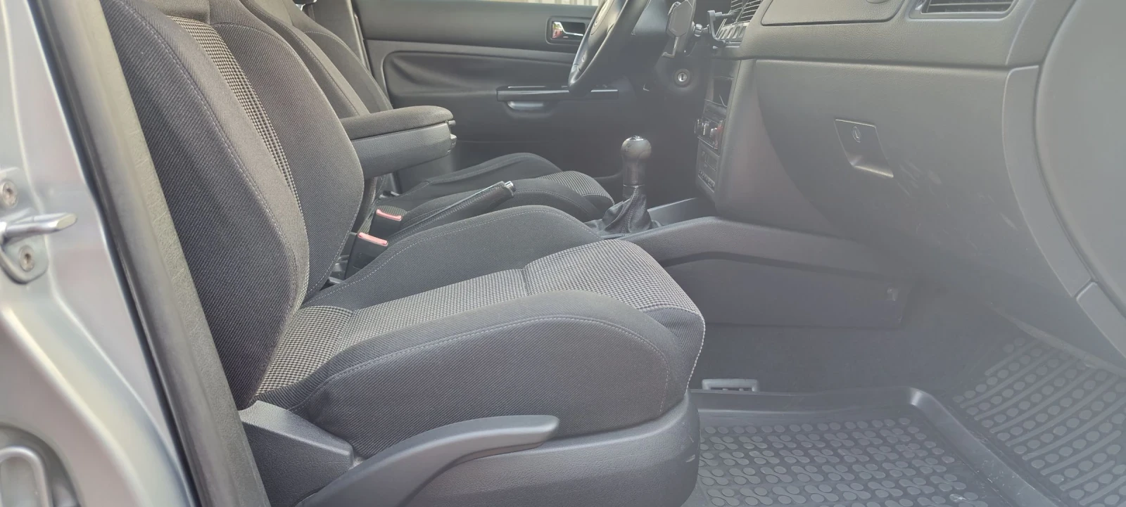 VW Golf 4  * 1.6* 16v, снимка 14 - Автомобили и джипове - 55335821