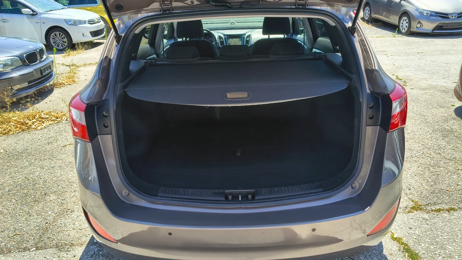 Hyundai I30 1.6 CRDi, снимка 11 - Автомобили и джипове - 55456530