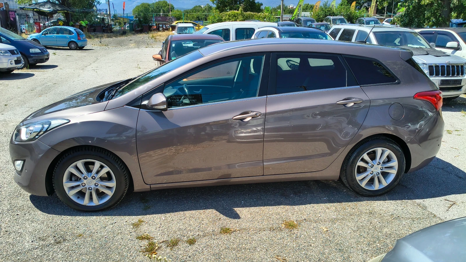 Hyundai I30 1.6 CRDi, снимка 10 - Автомобили и джипове - 55456530