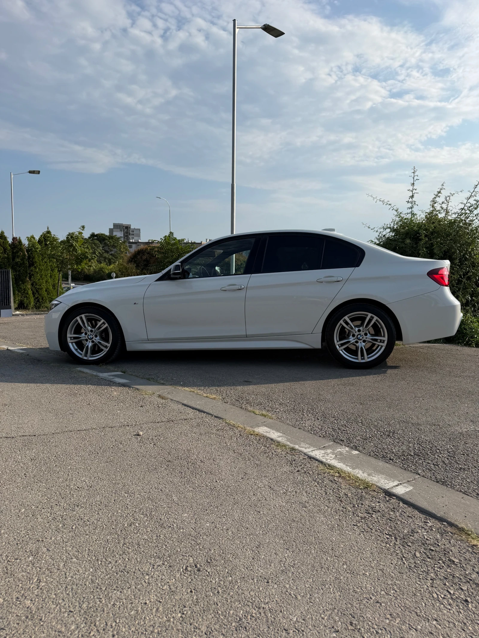 BMW 330 B48 xdrive, снимка 13 - Автомобили и джипове - 55781522