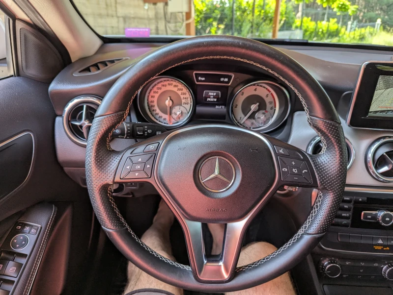 Mercedes-Benz GLA 200 2.2 CDI, снимка 12 - Автомобили и джипове - 50574057