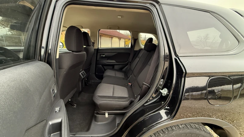 Mitsubishi Outlander 2.4-166к.с.-7места-MIVEC-4X4-LED-ПОДГРЕВ-, снимка 17 - Автомобили и джипове - 52331999
