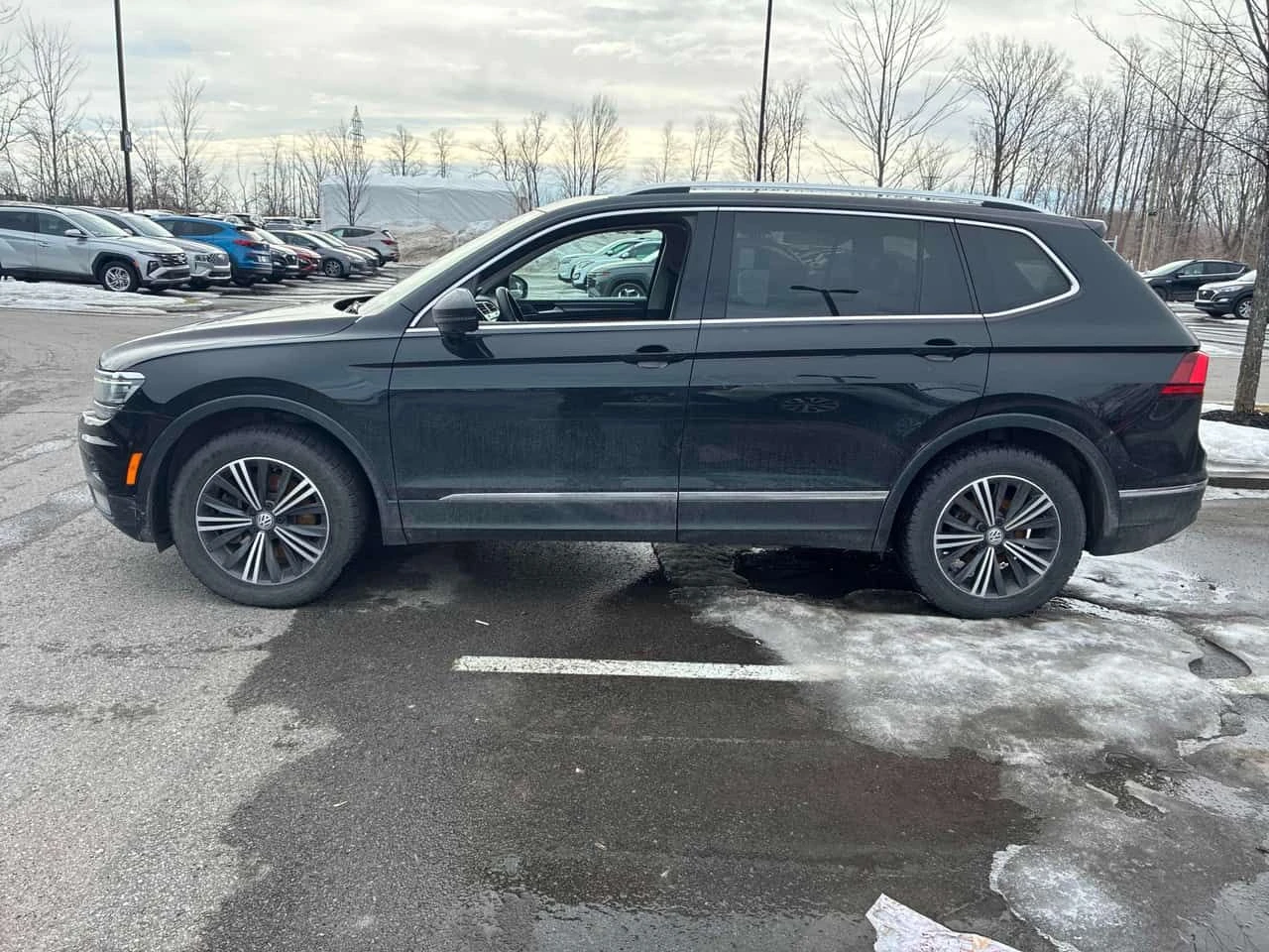 VW Tiguan * Highline * 360 * ПОДГРЕВИ * ПАМЕТ * PANO, снимка 2 - Автомобили и джипове - 54084689