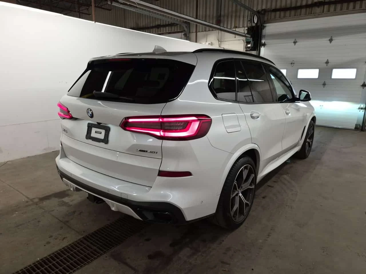BMW X5 40i M-Sport * CARFAX * Laser * Дистроник * Head Up, снимка 3 - Автомобили и джипове - 54560230