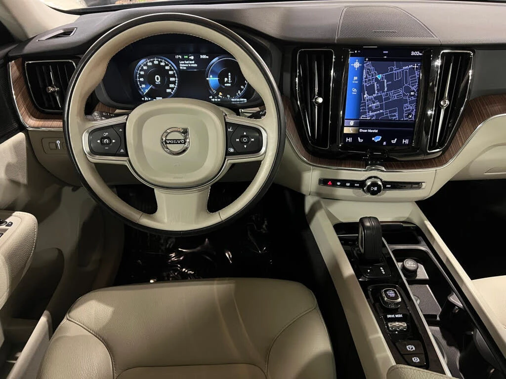 Volvo XC60 Hybrid Plug-in Recharge Inscription Expression eAW, снимка 16 - Автомобили и джипове - 54564470