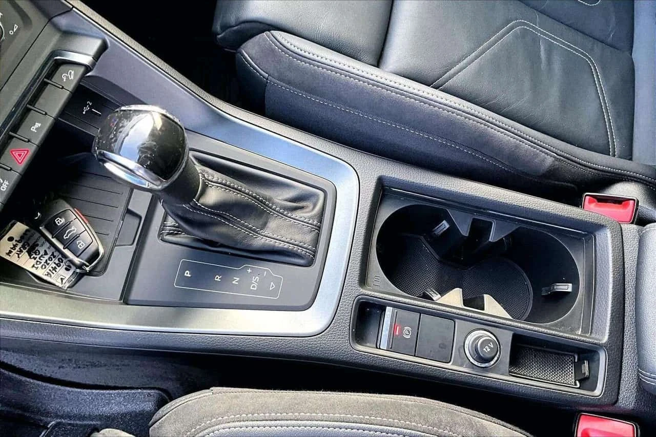 Audi Q3 * Progressiv S Line Sport | Panoroof | AWD * CARFA, снимка 13 - Автомобили и джипове - 54916676