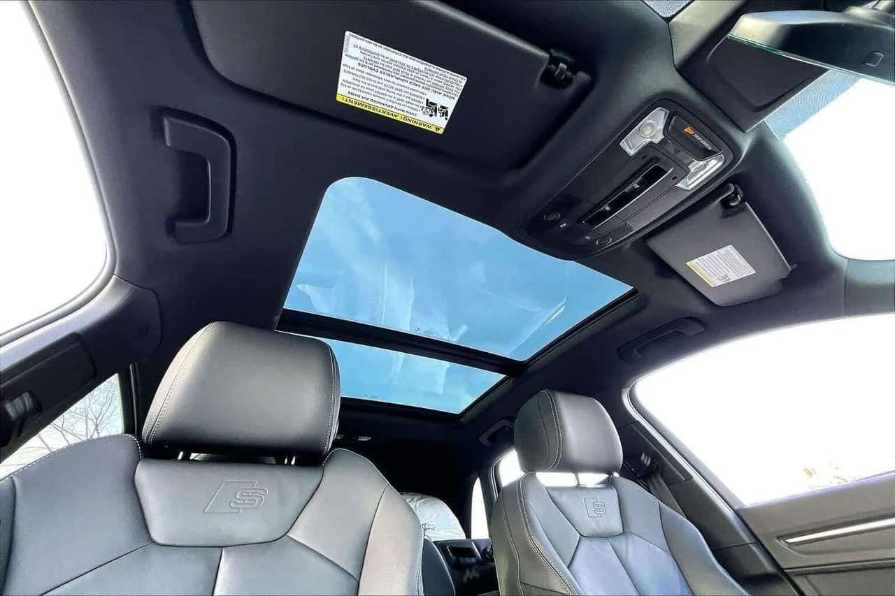 Audi Q3 * Progressiv S Line Sport | Panoroof | AWD * CARFA, снимка 16 - Автомобили и джипове - 54916676