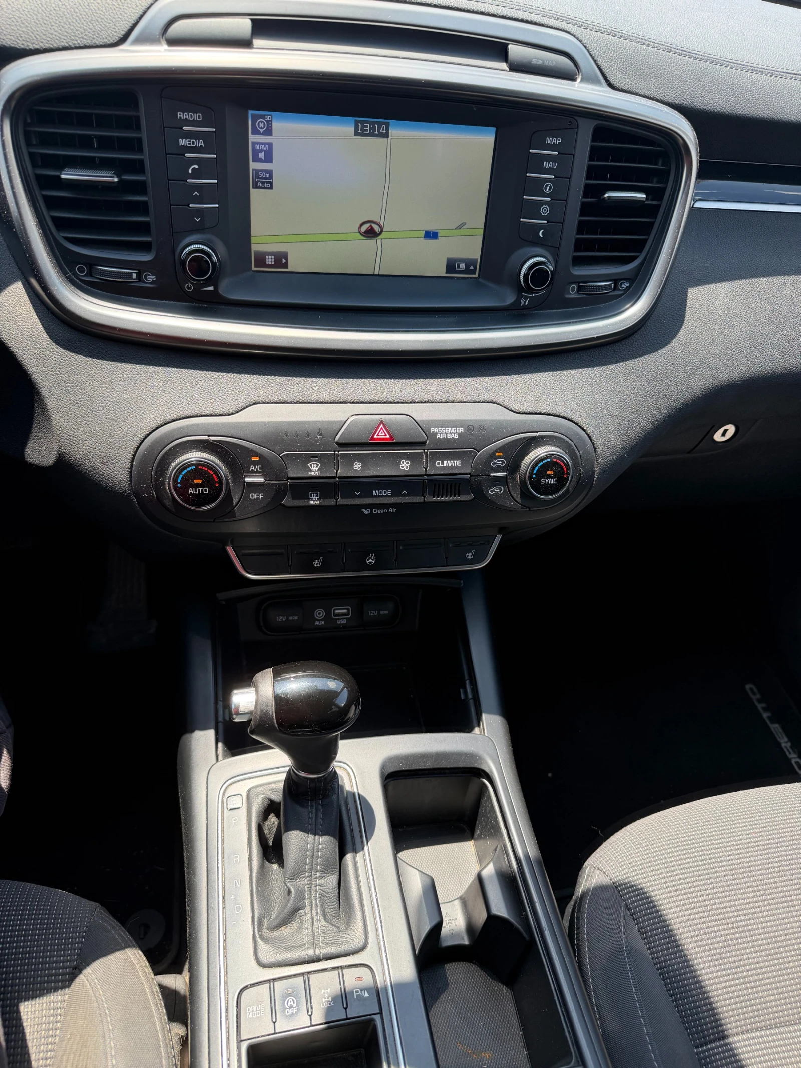 Kia Sorento 2.2CRDI 4WD AVTOMAT/NAVI/KAMERA EURO 6, снимка 14 - Автомобили и джипове - 55101653
