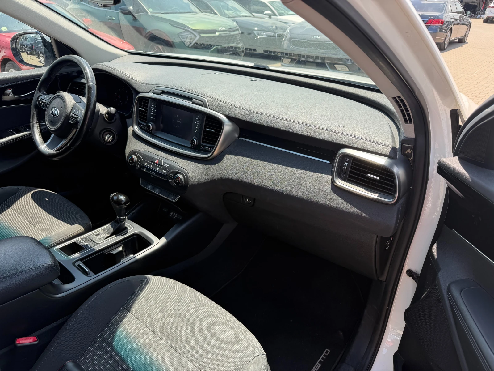 Kia Sorento 2.2CRDI 4WD AVTOMAT/NAVI/KAMERA EURO 6, снимка 11 - Автомобили и джипове - 55101653