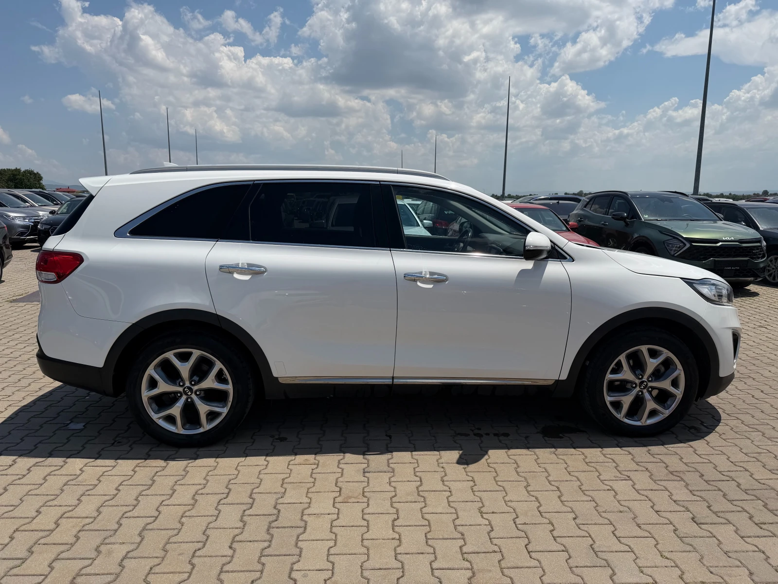 Kia Sorento 2.2CRDI 4WD AVTOMAT/NAVI/KAMERA EURO 6, снимка 5 - Автомобили и джипове - 55101653