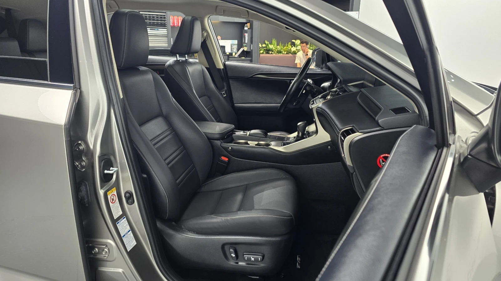 Lexus NX BLIND SPOT* ПОДГРЕВ ВОЛАН* ЛЮК* КРАЙНА ЦЕНА, снимка 10 - Автомобили и джипове - 55367135