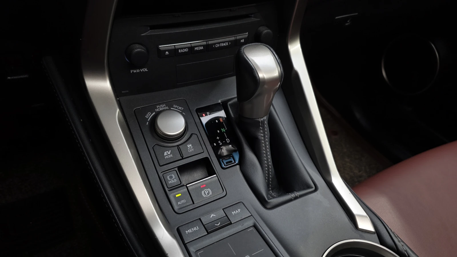 Lexus NX 300h* ЛЮК* ПОДГРЕВ ВОЛАН* КРАЙНА ЦЕНА, снимка 9 - Автомобили и джипове - 55367135