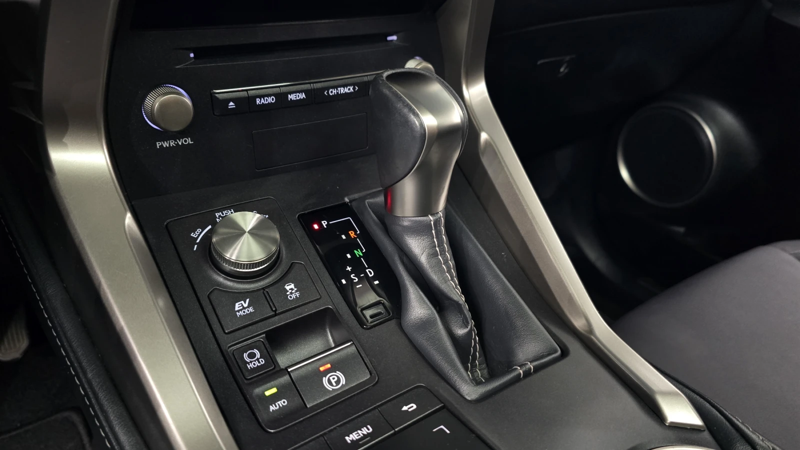 Lexus NX BLIND SPOT* ПОДГРЕВ ВОЛАН* ЛЮК* КРАЙНА ЦЕНА, снимка 9 - Автомобили и джипове - 55367135