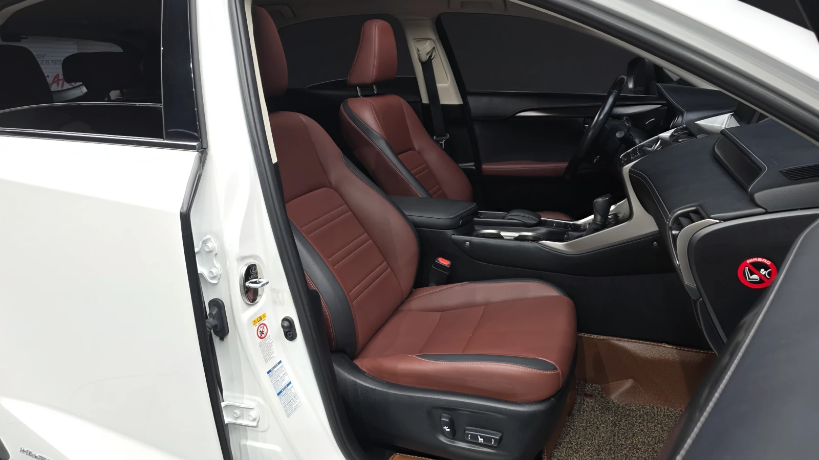 Lexus NX 300h* ЛЮК* ПОДГРЕВ ВОЛАН* КРАЙНА ЦЕНА, снимка 11 - Автомобили и джипове - 55367135