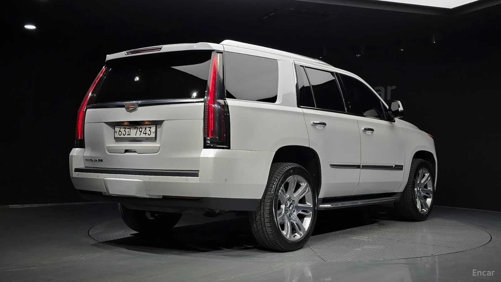 Cadillac Escalade 6.2* HUD* МОНИТОРИ* КОЖА* ОБДУХВ* ПАНО, снимка 2 - Автомобили и джипове - 55436261